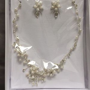Bridal jewelry set (earrings and Necklace)